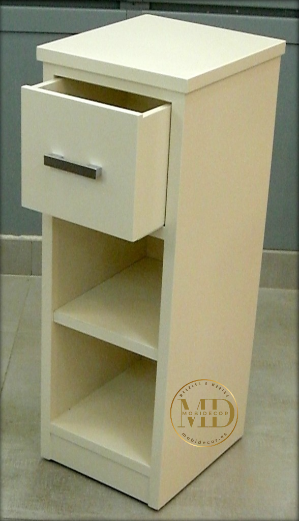 Mueble Auxiliar con un cajón y dos vanos.