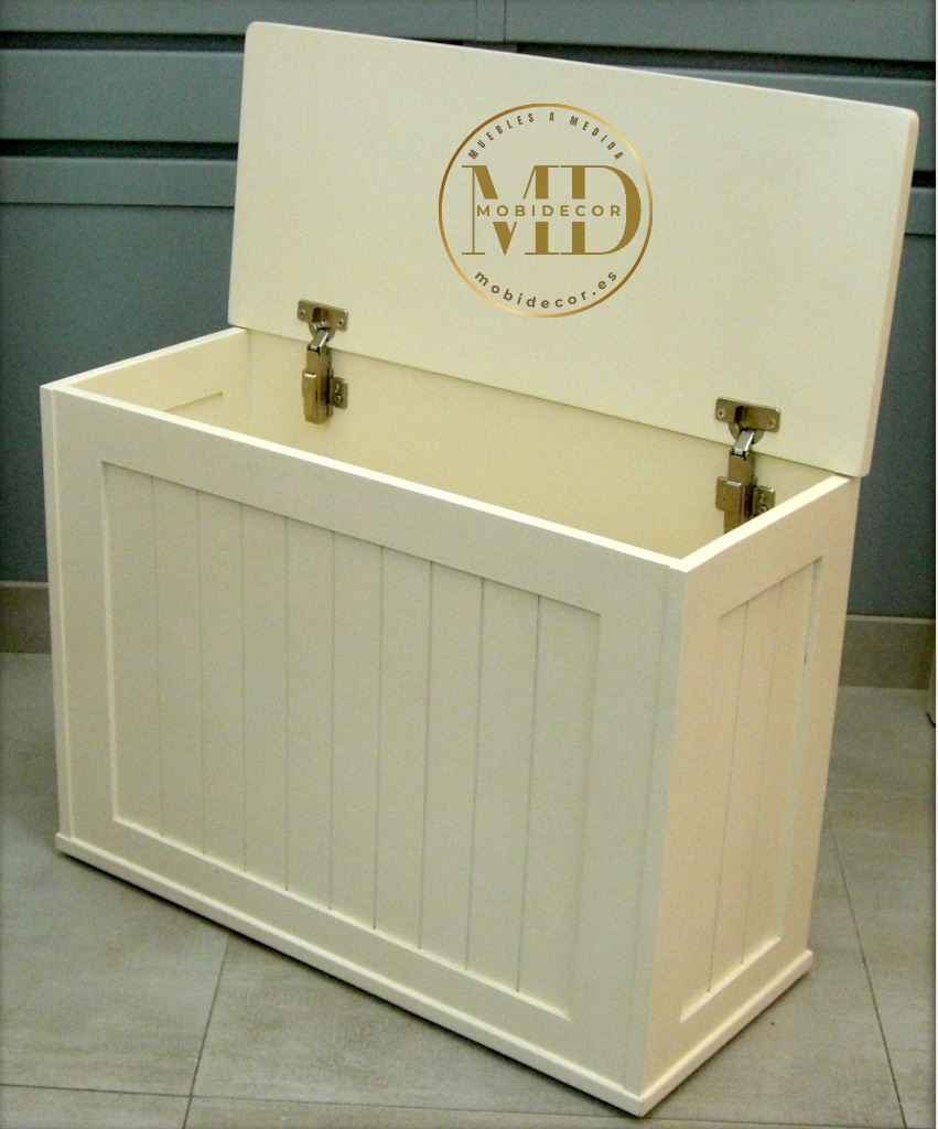 Mueble Arcón de Madera decorado a rayas con Tapa.