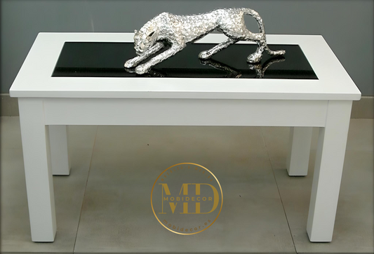 Mesa sencilla de centro, con tapa de cristal.