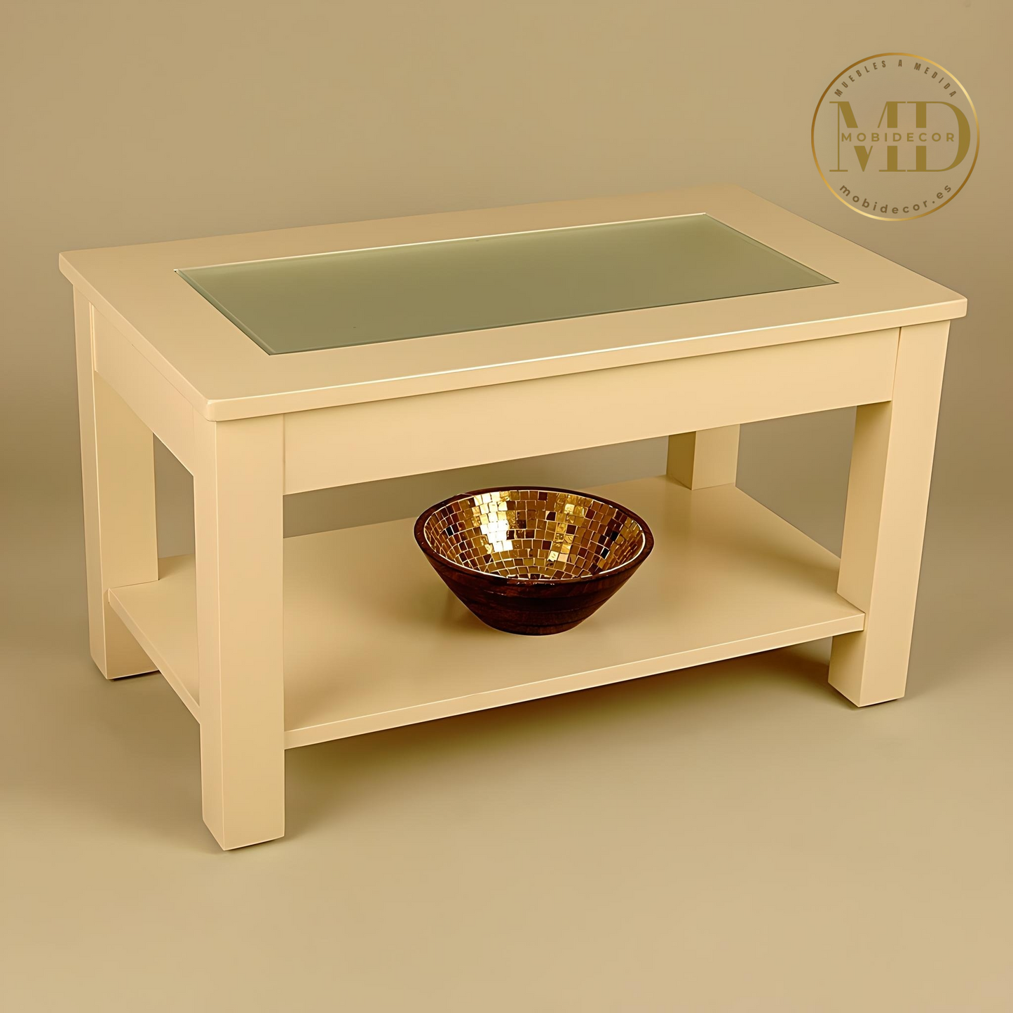 Mesa sencilla de centro, con revistero y tapa de cristal.