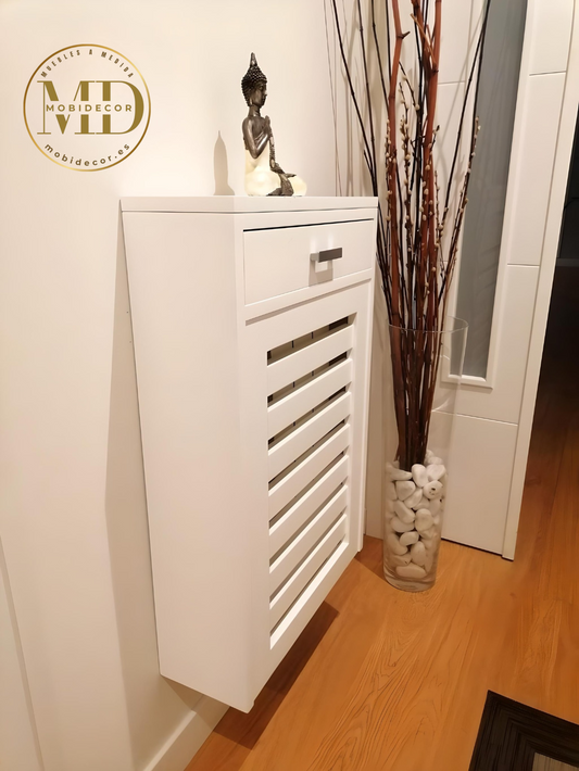 Cubreradiador de madera diseñado calado con LAMAS horizontales, con cajón. Para colgar.