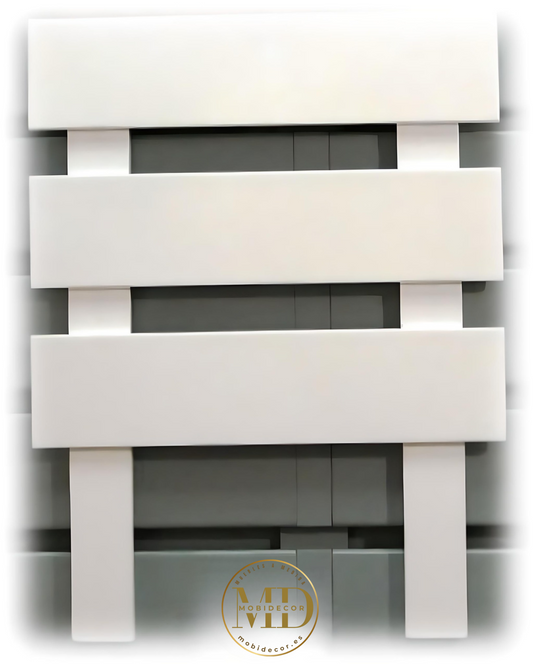 Cabecero de madera, diseño calado en lamas horizontales.