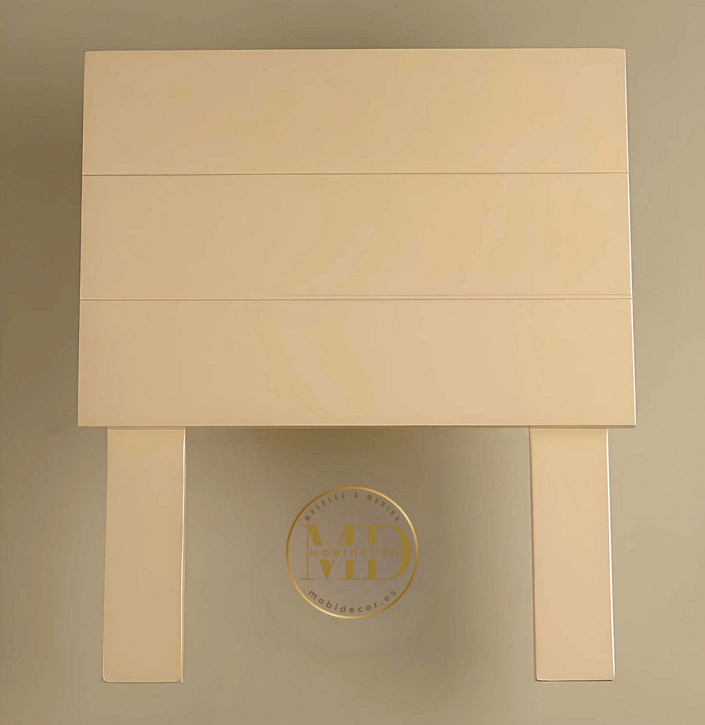 Cabecero de madera, diseñado a rayas horizontales.