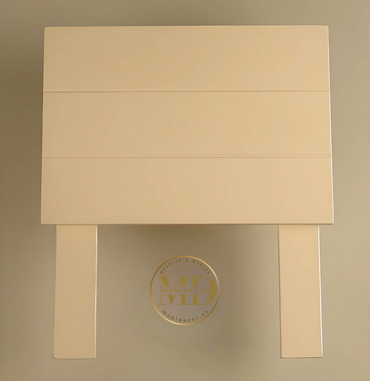 Cabecero de madera, diseñado a rayas horizontales.